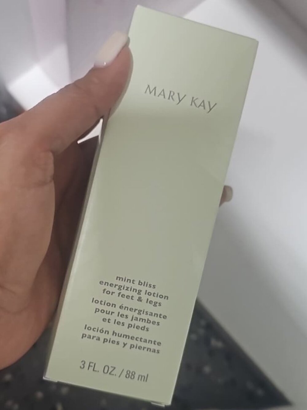 Mary Kay Mint Bliss Energizing Lotion for Feet & Legs (3 fl. oz. / 88 ml).